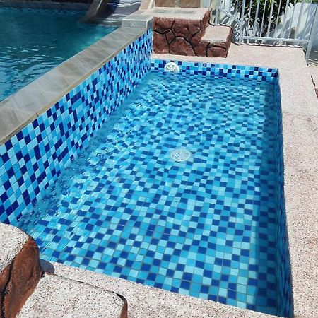 Aleesa Roomstay Pasir Puteh Ngoại thất bức ảnh