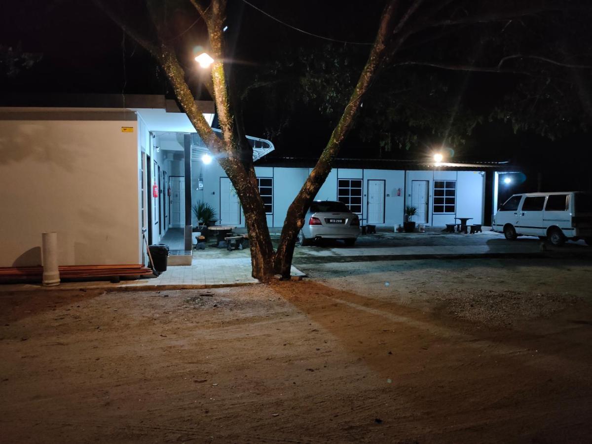 Aleesa Roomstay Pasir Puteh Ngoại thất bức ảnh