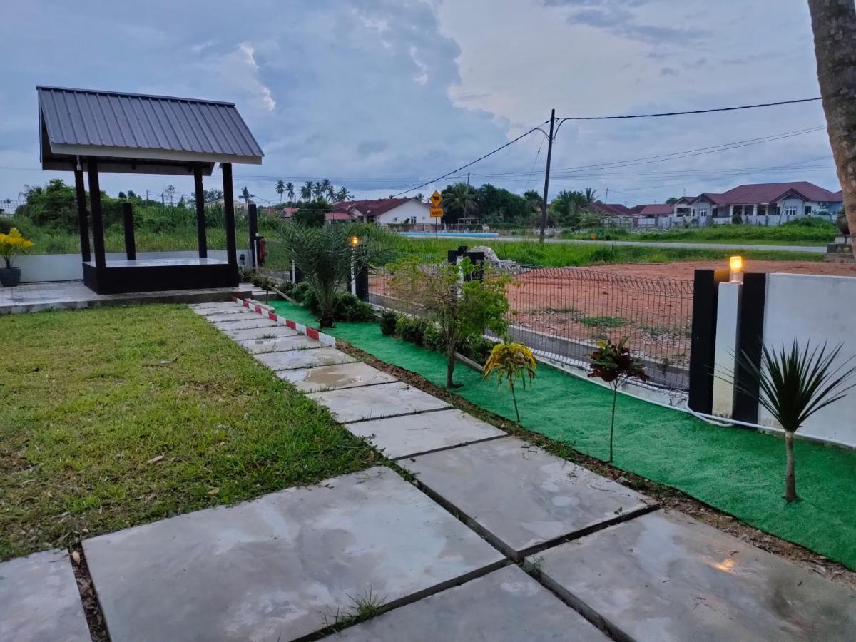 Aleesa Roomstay Pasir Puteh Ngoại thất bức ảnh