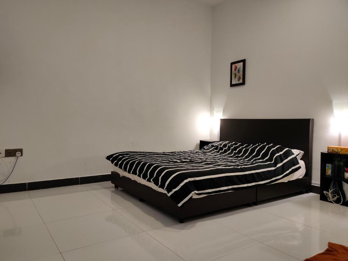 Aleesa Roomstay Pasir Puteh Ngoại thất bức ảnh