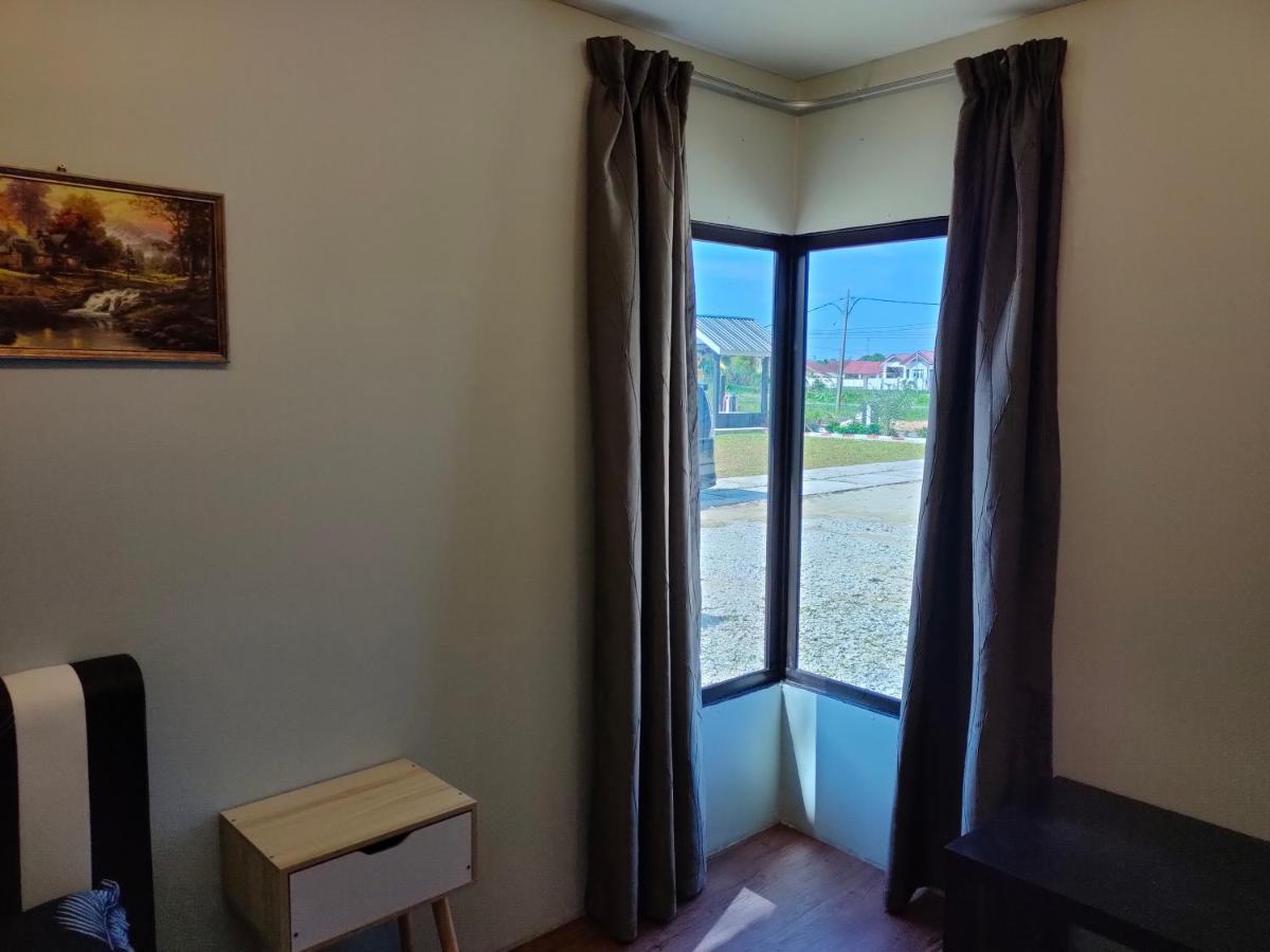 Aleesa Roomstay Pasir Puteh Ngoại thất bức ảnh