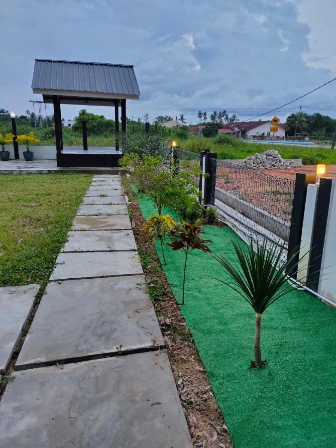 Aleesa Roomstay Pasir Puteh Ngoại thất bức ảnh