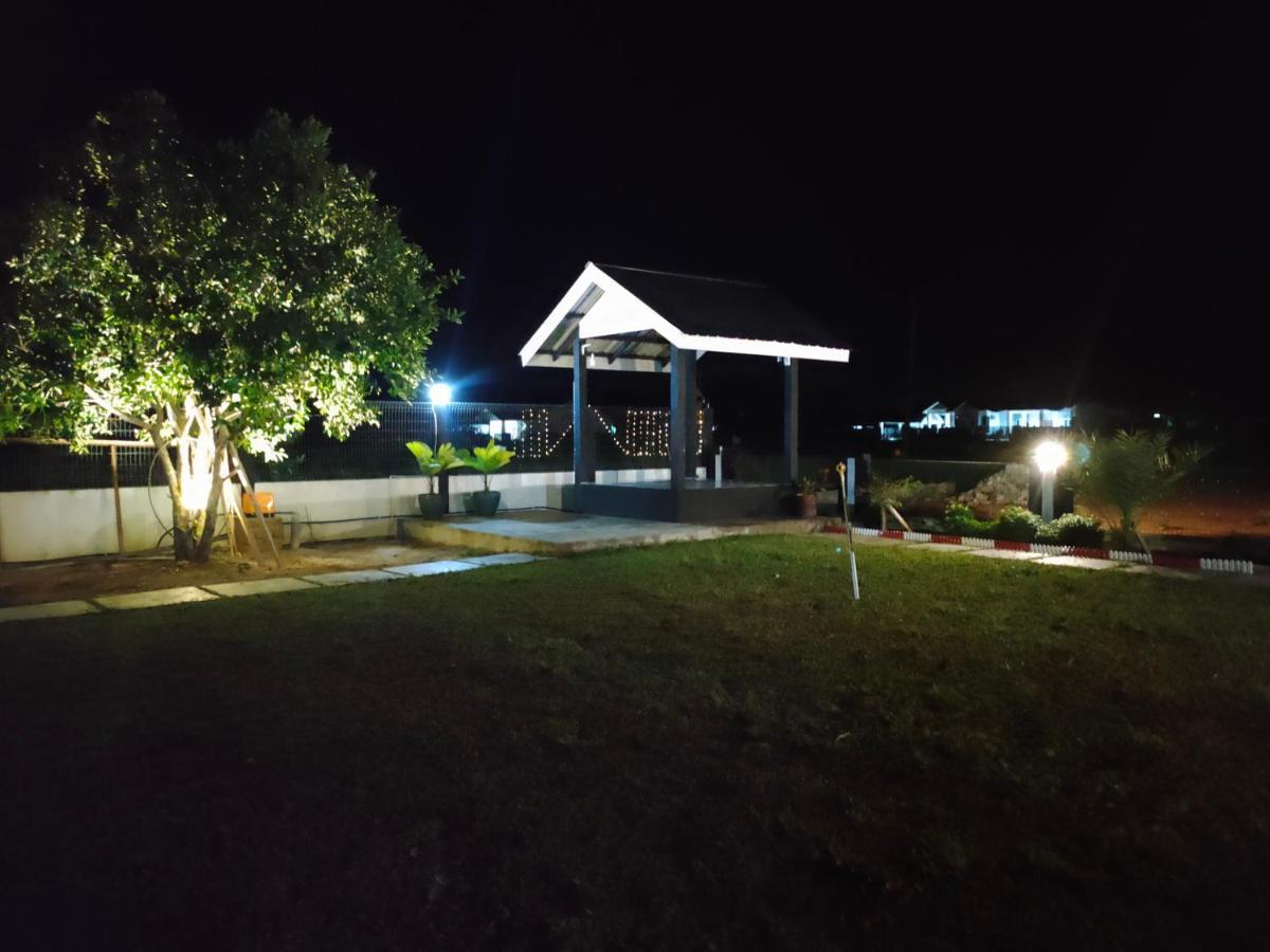 Aleesa Roomstay Pasir Puteh Ngoại thất bức ảnh