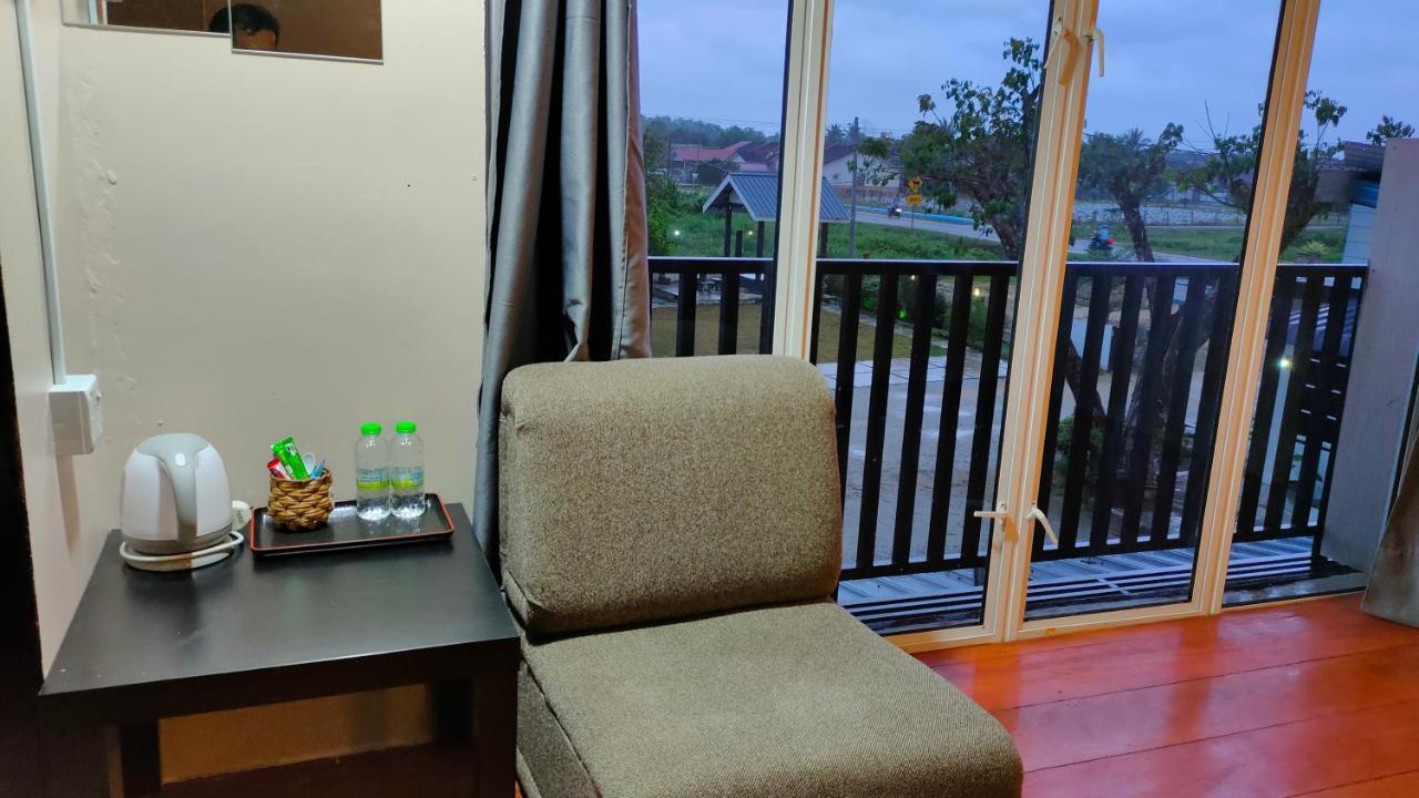 Aleesa Roomstay Pasir Puteh Ngoại thất bức ảnh