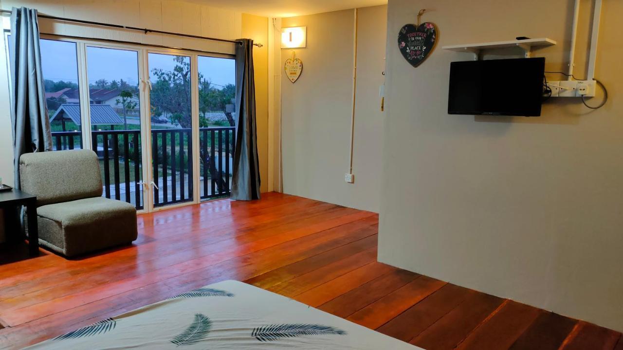Aleesa Roomstay Pasir Puteh Ngoại thất bức ảnh