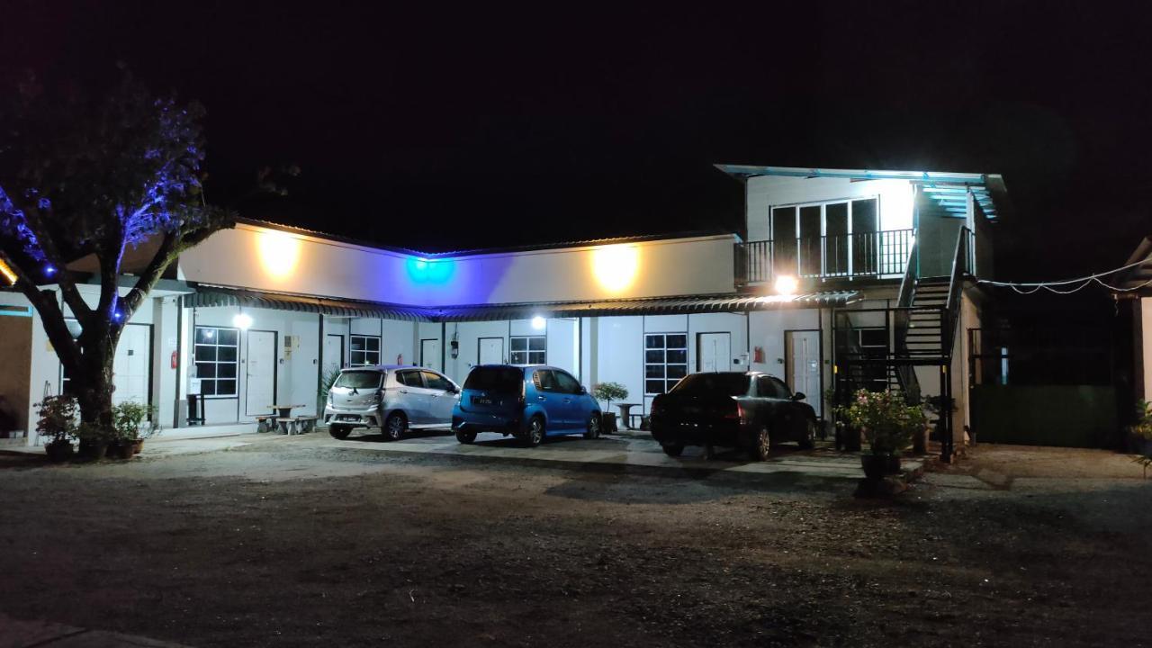 Aleesa Roomstay Pasir Puteh Ngoại thất bức ảnh