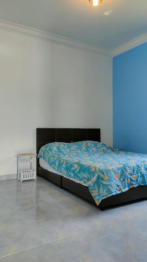Aleesa Roomstay Pasir Puteh Ngoại thất bức ảnh