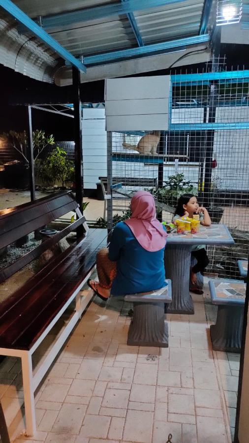 Aleesa Roomstay Pasir Puteh Ngoại thất bức ảnh