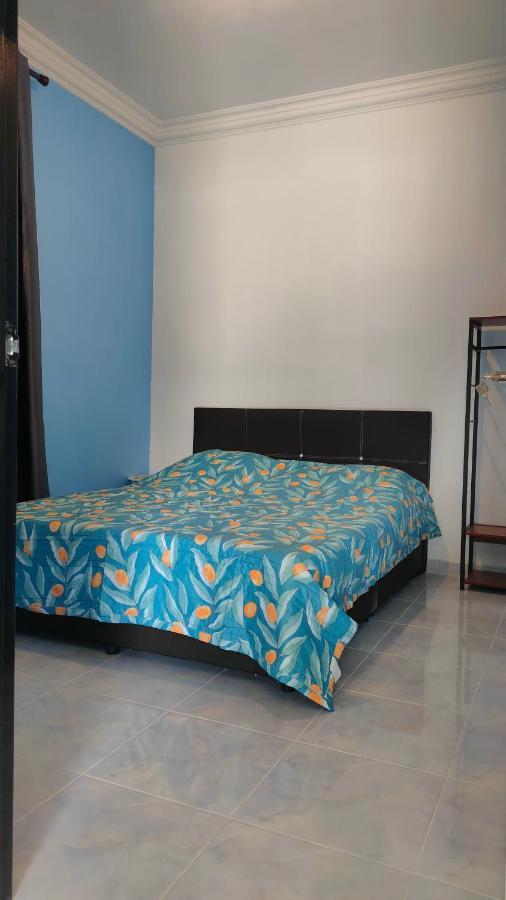 Aleesa Roomstay Pasir Puteh Ngoại thất bức ảnh