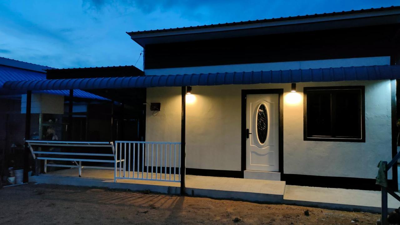 Aleesa Roomstay Pasir Puteh Ngoại thất bức ảnh