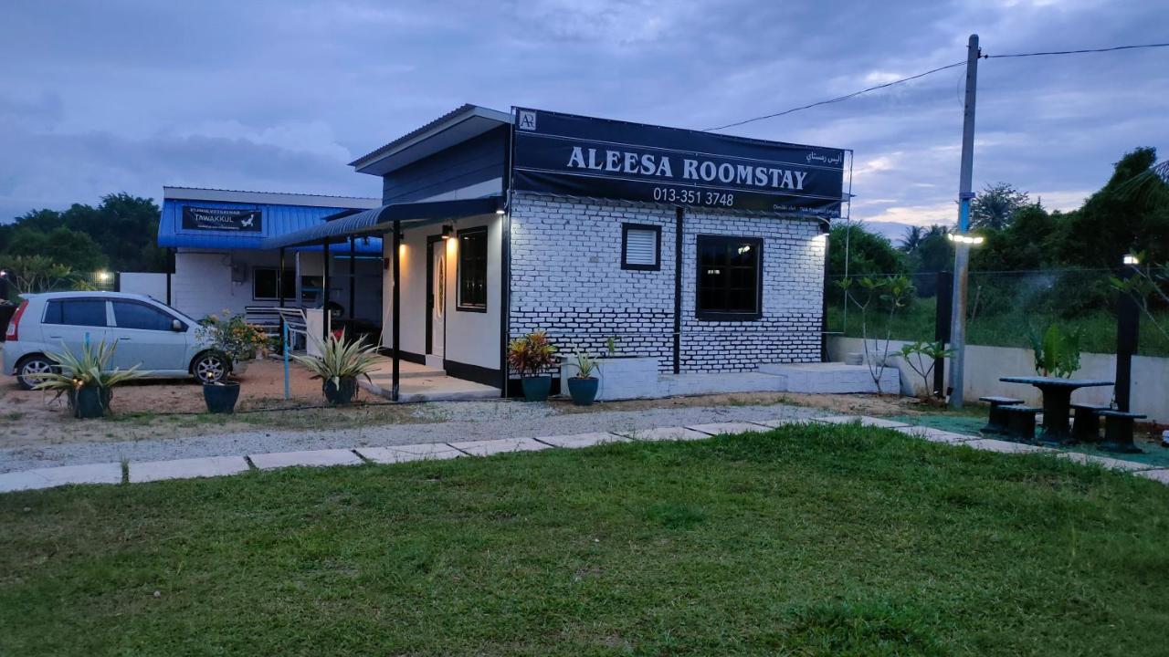 Aleesa Roomstay Pasir Puteh Ngoại thất bức ảnh