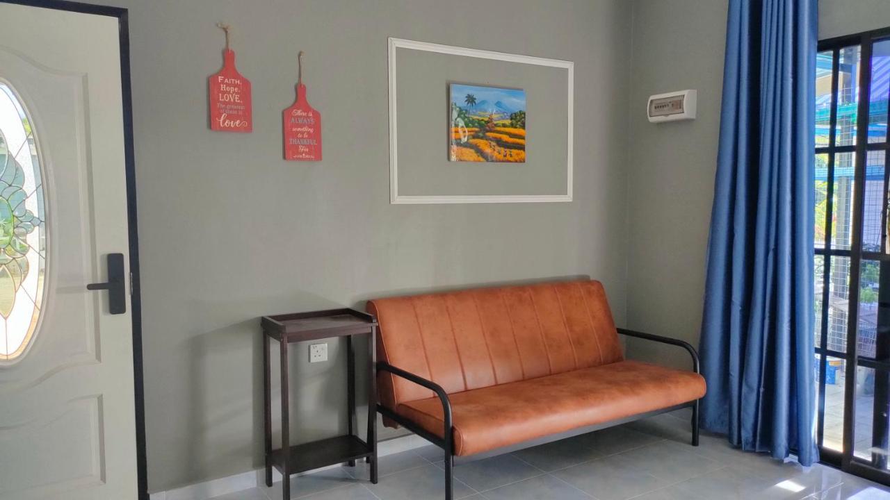 Aleesa Roomstay Pasir Puteh Ngoại thất bức ảnh